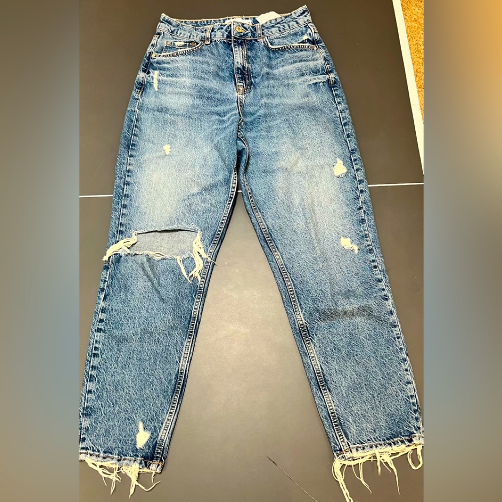 EUC Zara High Rise distressed medium wash denim jeans